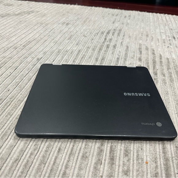 SAMSUNG Chromebook Pro
Convertible Touch Screen Laptop, 12.3 (XE510C24-K01US) - Picture 2 of 11